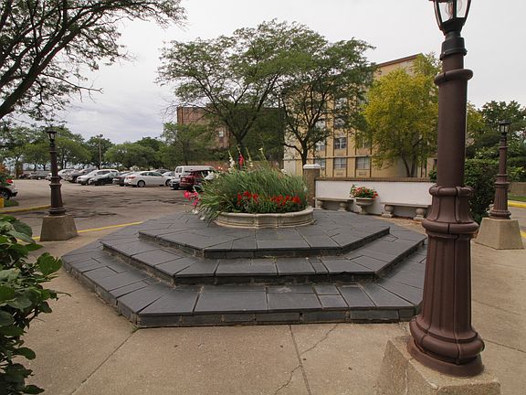 2nd image of 4300 W Ford City Dr APT 1107A