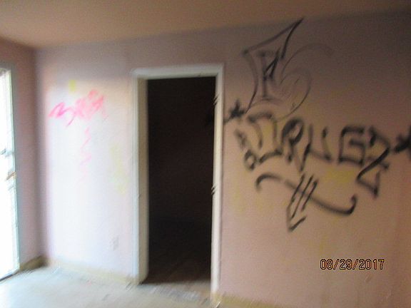 3rd image of 4818 S Hermitage Ave
