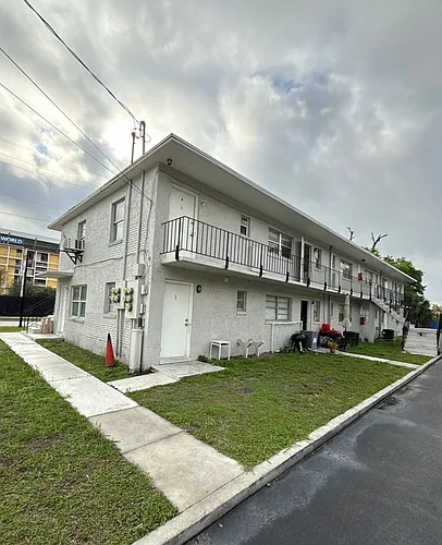 2000 W Jackson St Photo 1