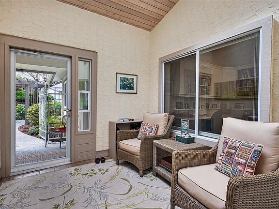 4th image of 885 Berwick Rd S #2