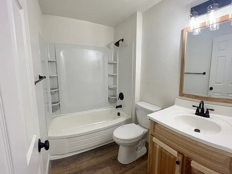 540 W Maple St #25 — Photo 4