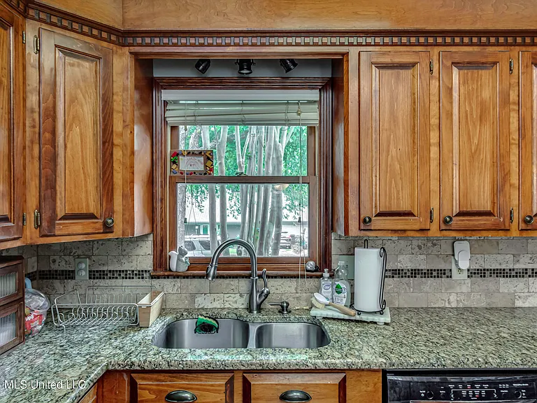 214 Ramblewood Dr — Photo 18