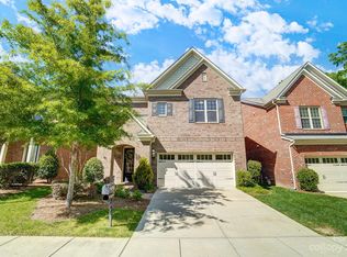 611 Bourton House Dr, Charlotte, NC 28211