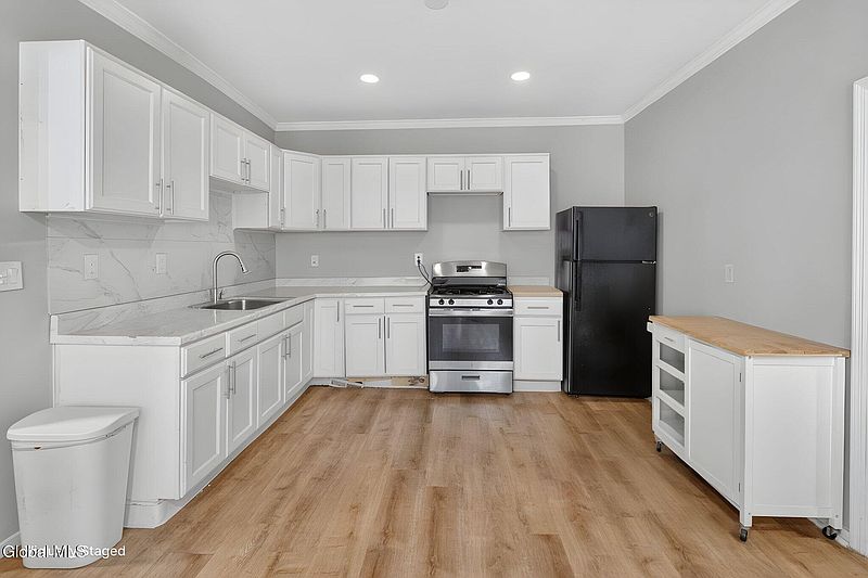 4th image of 30 118th Street