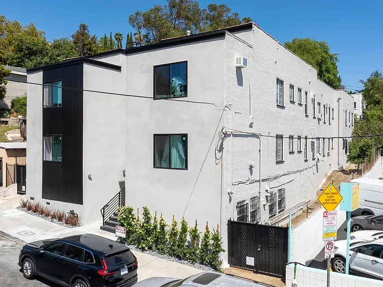 SUT - 1314 Sutherland St — Photo 3