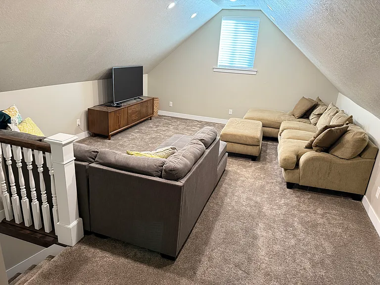 592 N Hills Ct — Photo 44
