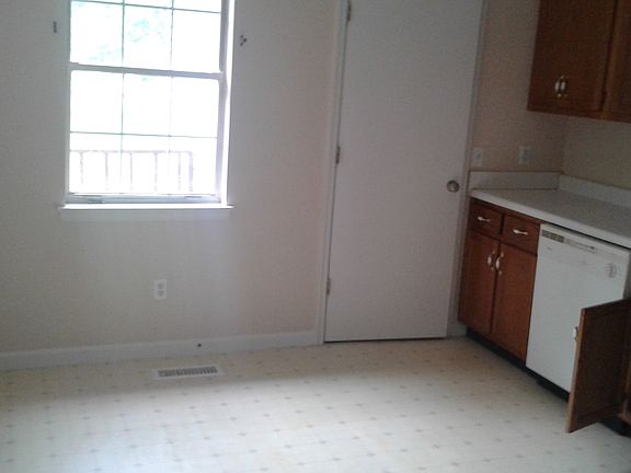 4th image of 206 Hemlock St #A