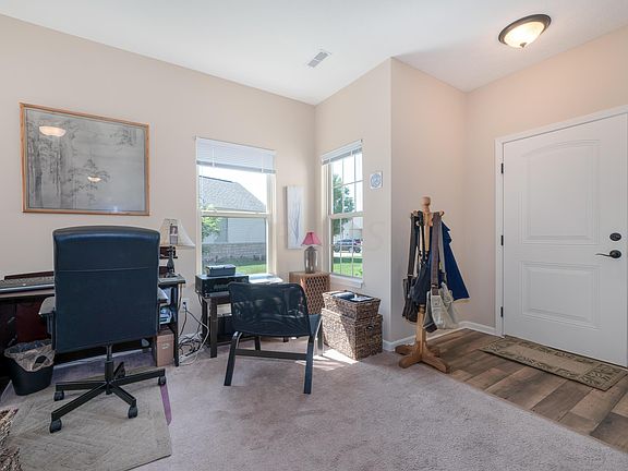 4th image of 109 Braddington Ct