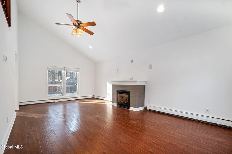 3rd image of 62 Arrowwood Place