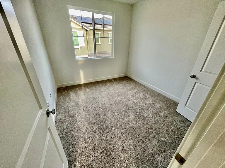 278 E Lawson Ave — Photo 11