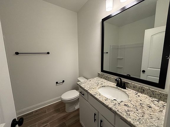 5th image of 301 Adley Ave