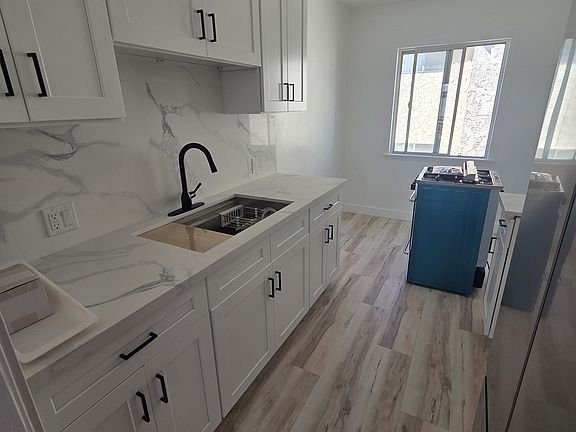 4th image of 1811 Ocean Park Blvd APT E