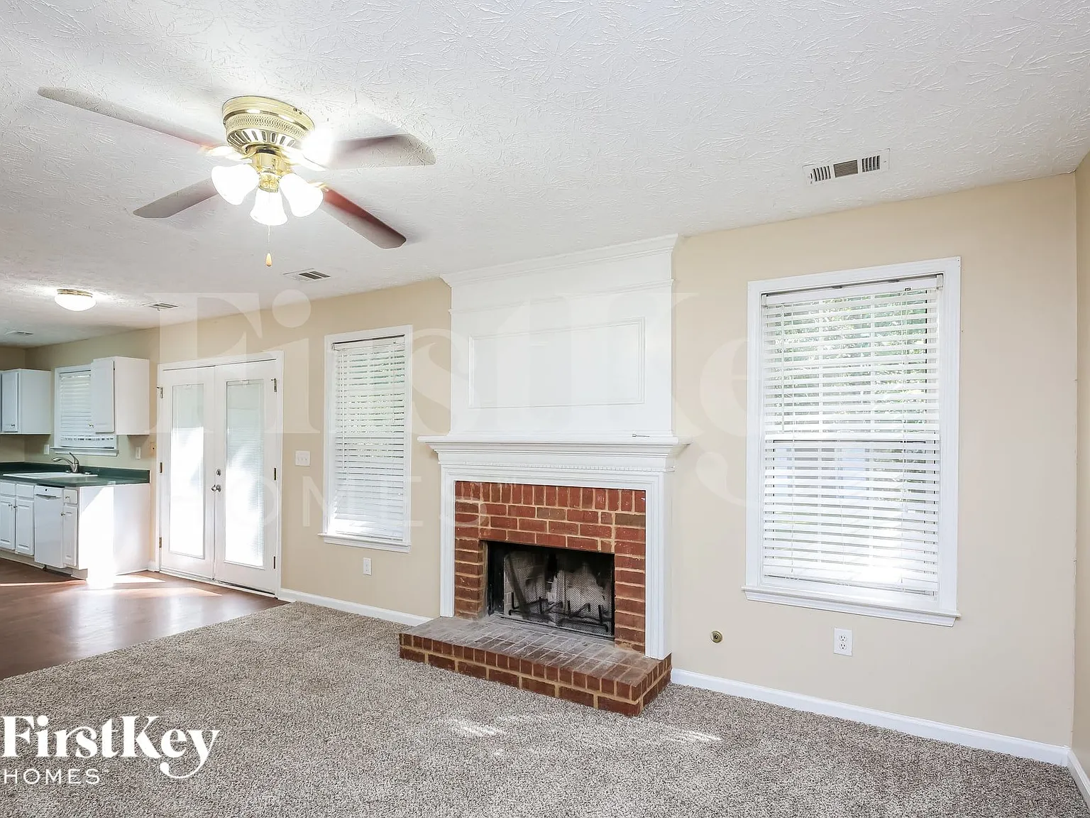 4 bed, 2.5 bath, 1900 sqft, $1,870 — Photo 4