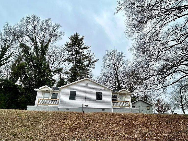 303 Smith St — Photo 7