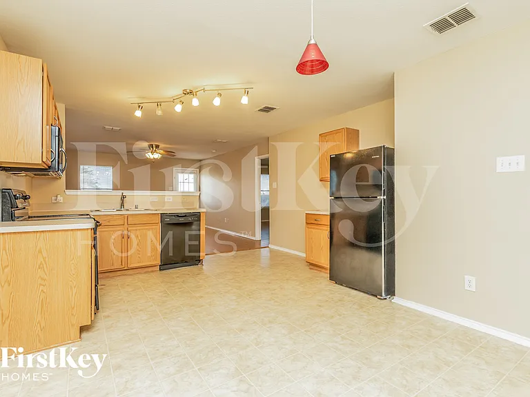 2015 Angel Way — Photo 8