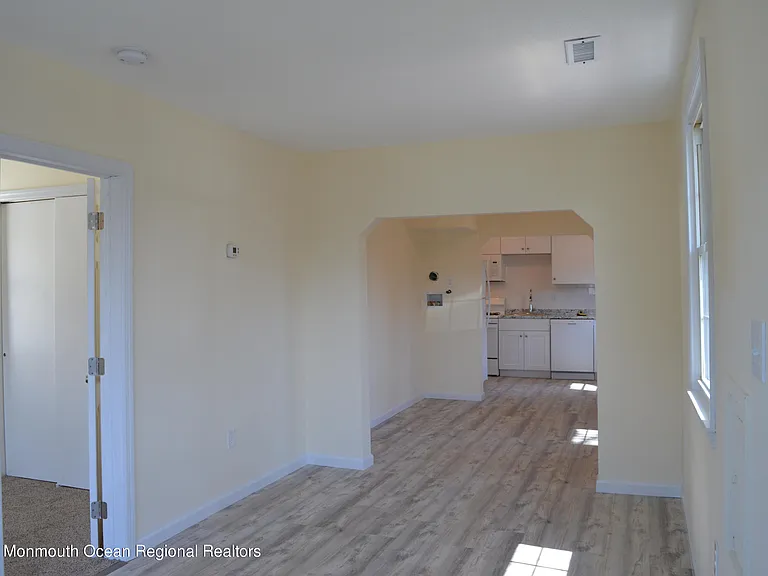 186 S Park Ave — Photo 5