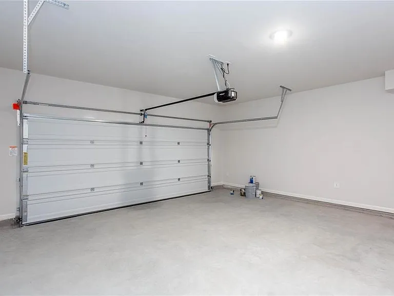 131 Landsdowne Way — Photo 46