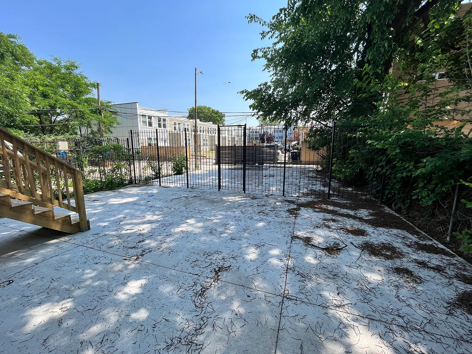 3 bed, 700 sqft, $3,800 — Photo 3