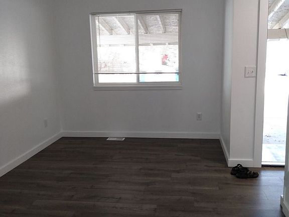 4th image of 4897 Basswood Dr