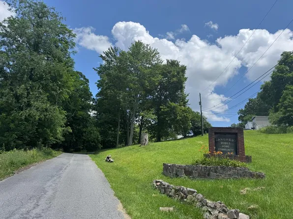 Oakcrest Dr, Beckley, WV 25801