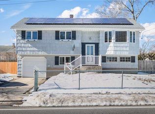 852 Udall Rd, West Islip, NY 11795