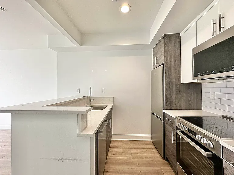 30-12 21st St #2B — Photo 1