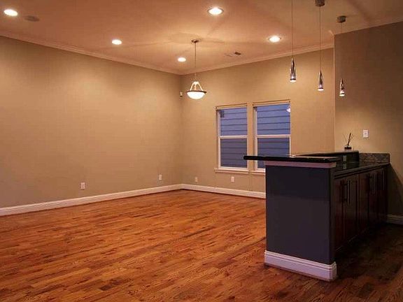 5th image of 1105 Saint Charles St