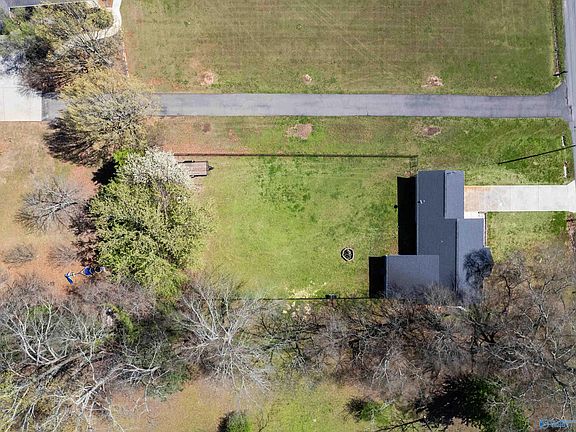 3rd image of 444 Summerville Rd