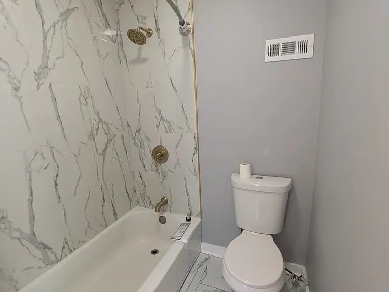 1079 Kossuth St #2A — Photo 5