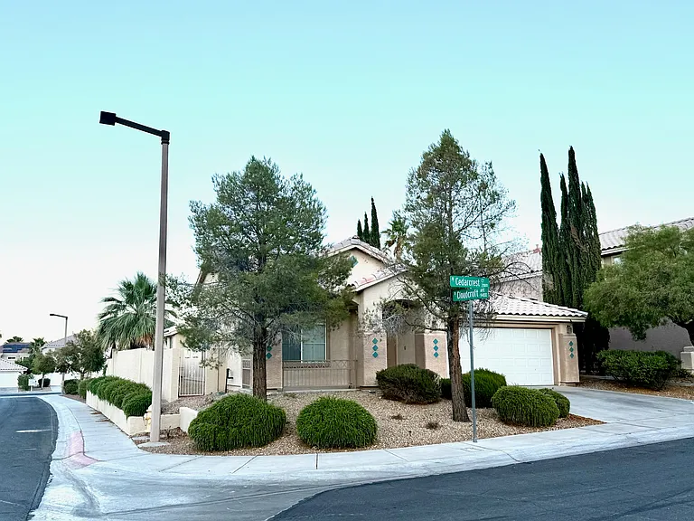 2012 Cedarcrest Ct — Photo 2