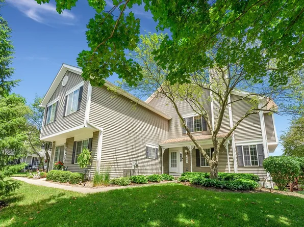 403 Lowell Dr, South Elgin, IL 60177