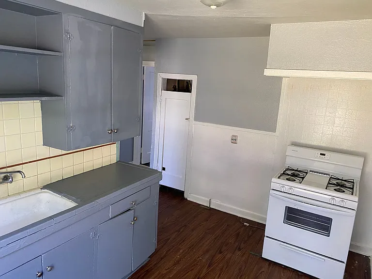 2503 Malcolm St — Photo 3