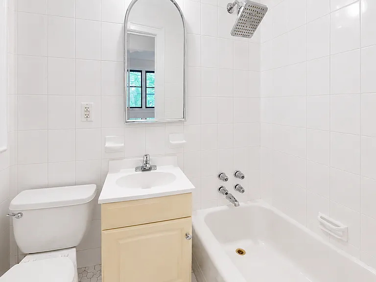 1293 1st Ave #5 — Photo 7