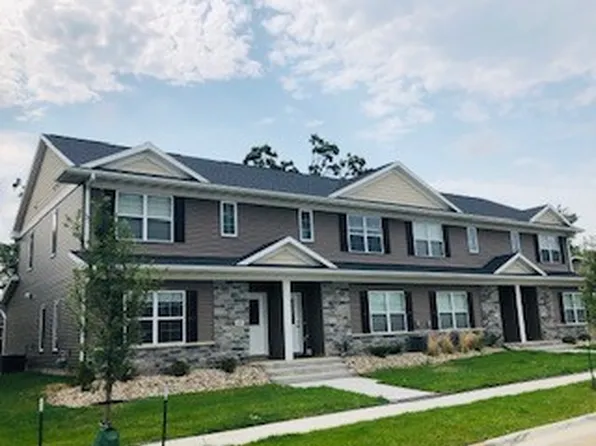 909 16th St NE, Cedar Rapids, IA 52402