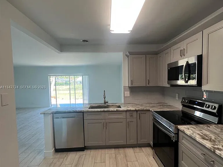 19420 Carolina Cir — Photo 3