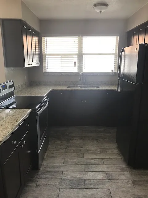 Renovated Davis Island Apartment — Photo 3