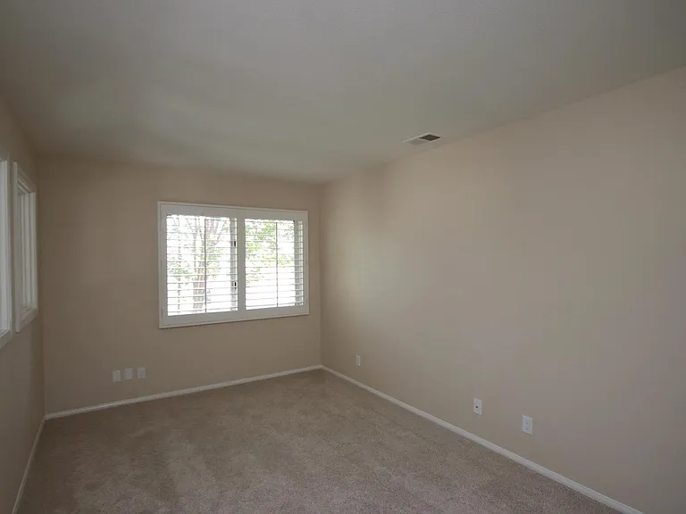 1074 Rocton Dr — Photo 15