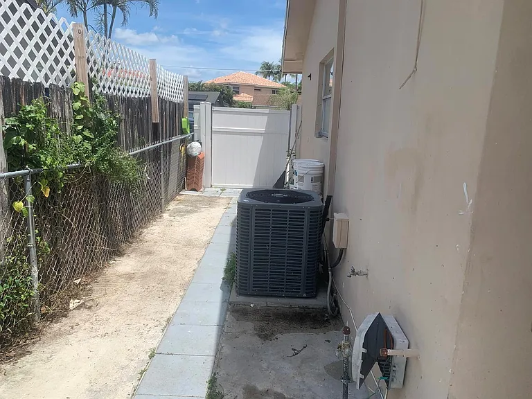 9640 SW 1st Pl — Photo 12