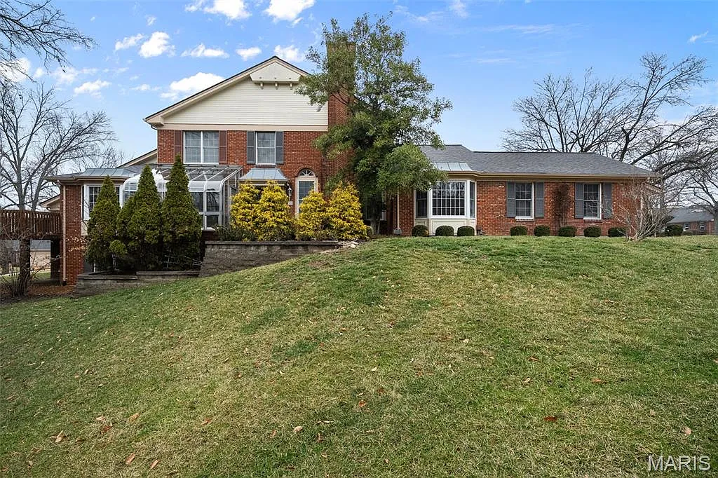 330 Morristown Ct photo 1
