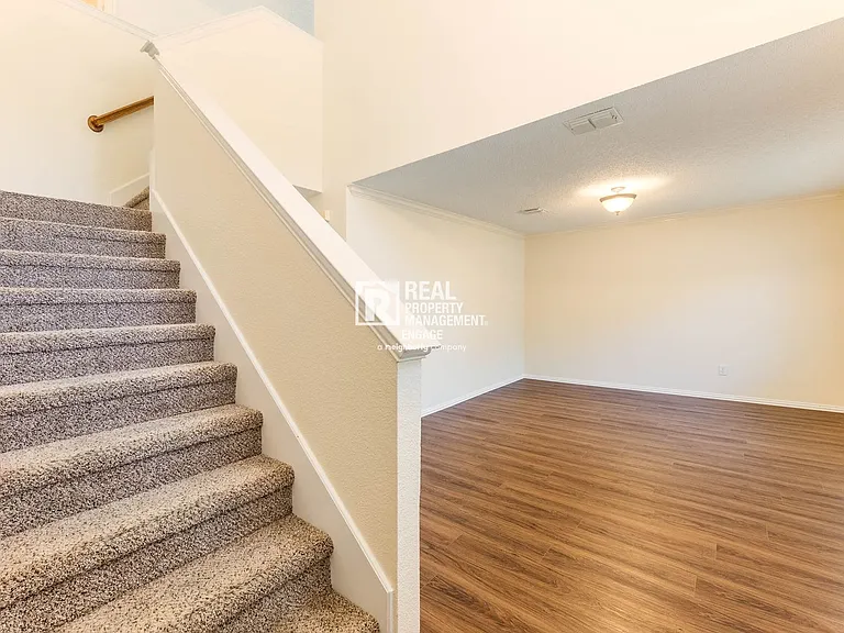 3929 Acorn Ln — Photo 8