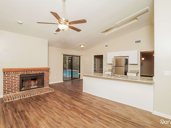 5th image of 15914 Hampton Village Dr
