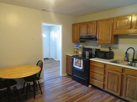 3rd image of 608 Hanover Rd