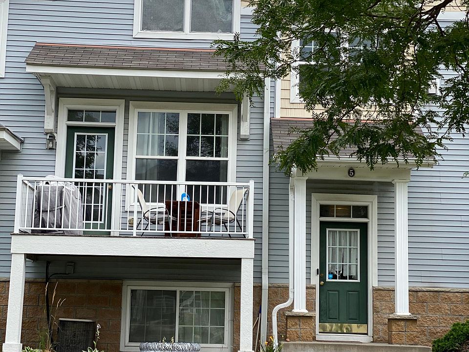 2nd image of 1667 Village Trl E Unit 5