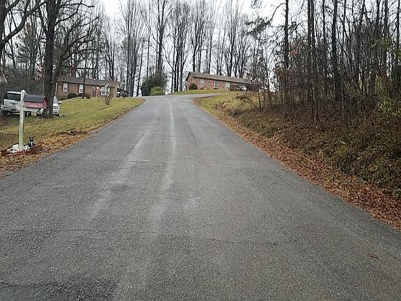 4th image of 30 Quail Hollow Ct