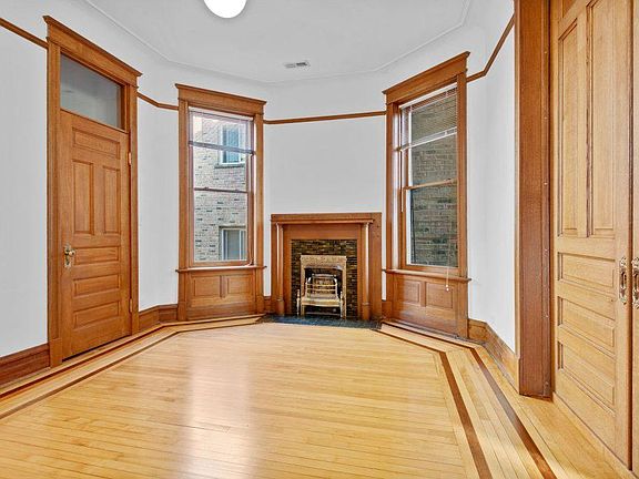 3rd image of 514 W Fullerton Pkwy #3