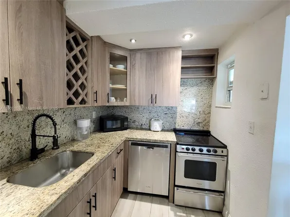 8609 SW 68th Ct #5, Pinecrest, FL 33156