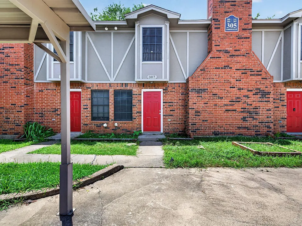 305 Cambridge Dr #305