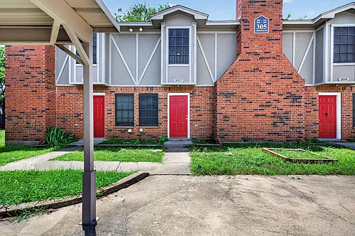 305 Cambridge Dr #305 Photo 1