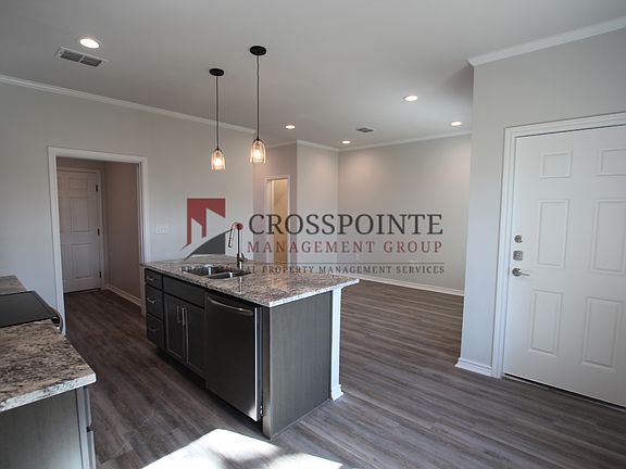 3rd image of 1927 Lindbergh Dr #302