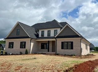 7616 Dovefield Dr, Stokesdale, NC 27357